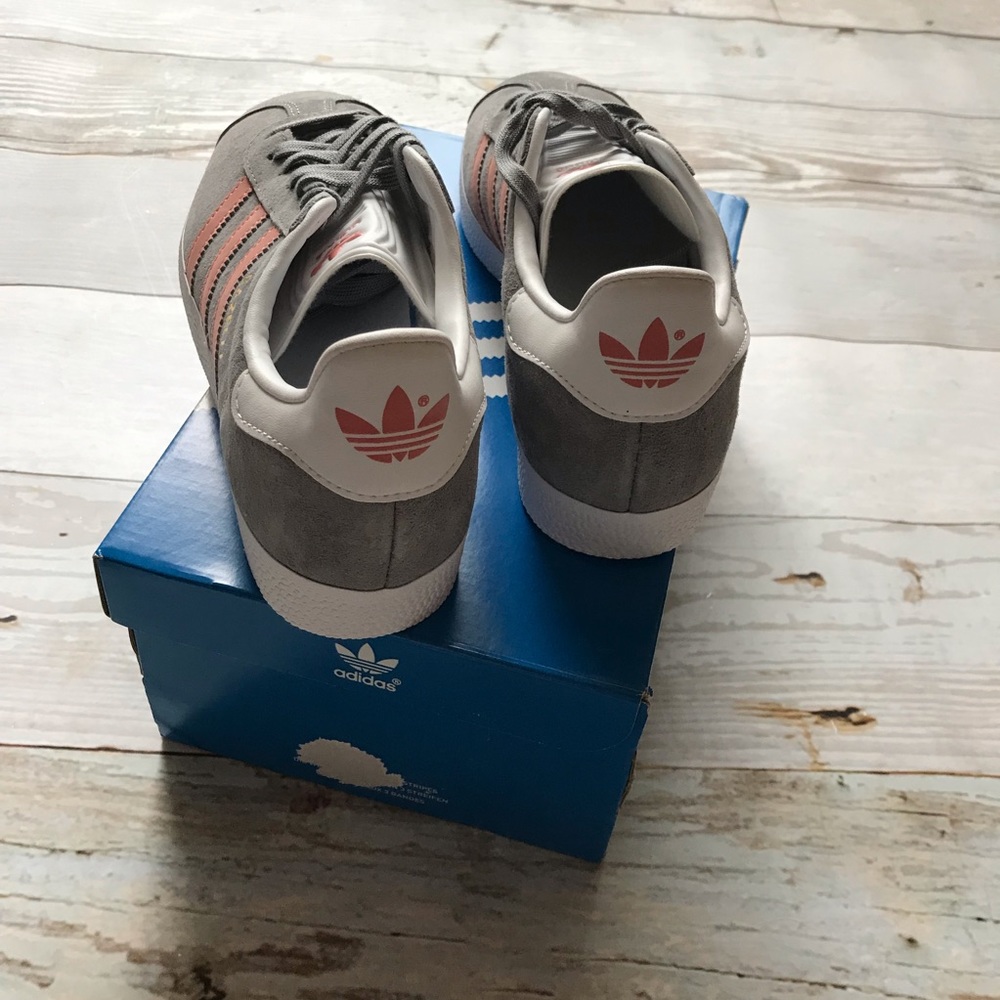 NIB Adidas Gazelle Gray W/ Pink Stripes - Picture 5 of 7